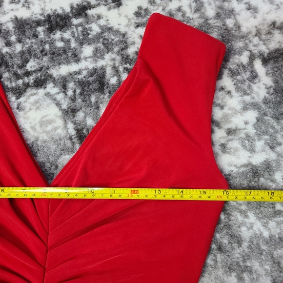 Vera Wang Red Sleeveless Formal Train  Form Fitting Ruched Off Shoulder Zip - Picture 7 of 11